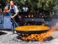 Romeria Cerval - die Paella Gigante ist in Arbeit